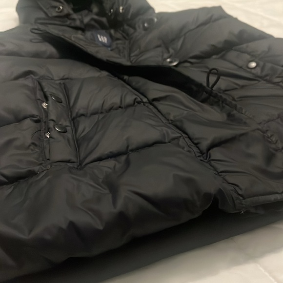 Gap cropped puff vest - Picture 3 of 10